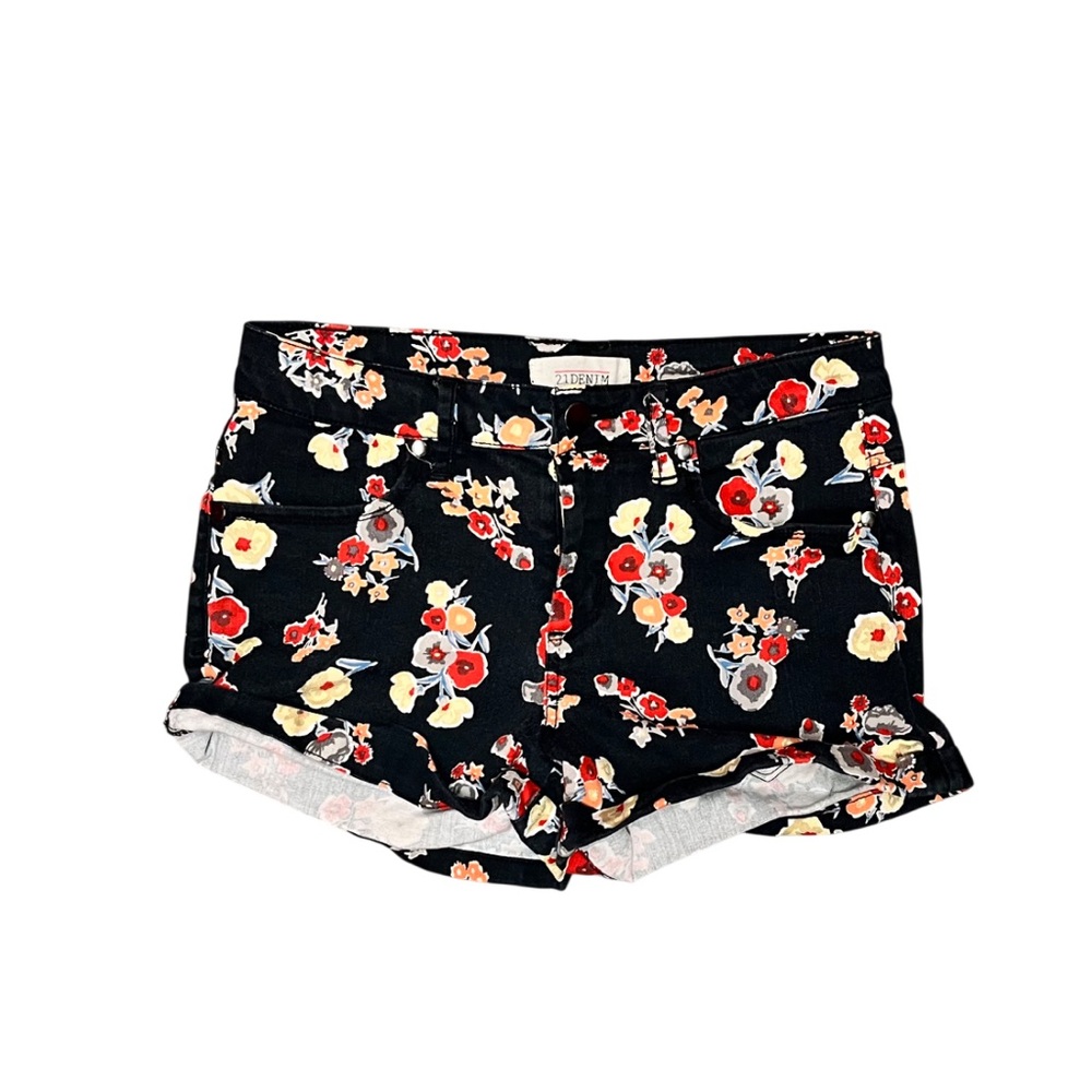 Floral jean shorts 🌻🌷🌸